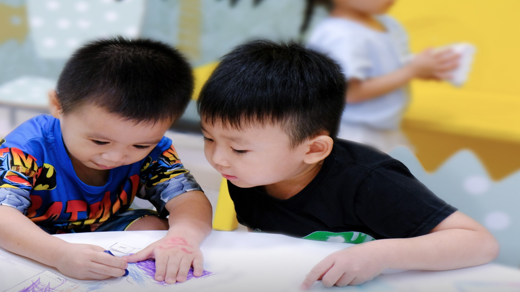 Giai đoạn nền tảng sẽ là khoảng thời gian để bé mở rộng vốn từ vựng tiếng Anh