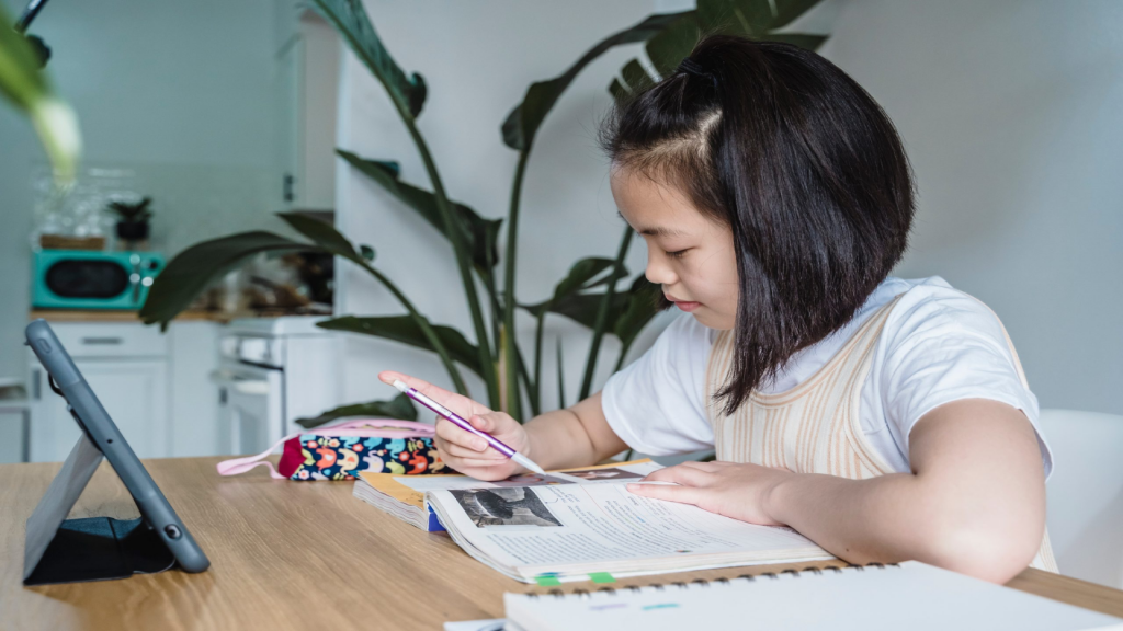 Học tiếng Anh online cho bé giúp phát âm chuẩn