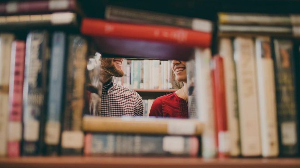 طفل في العاشرة يبني ثقته في التحدث بالإنجليزية