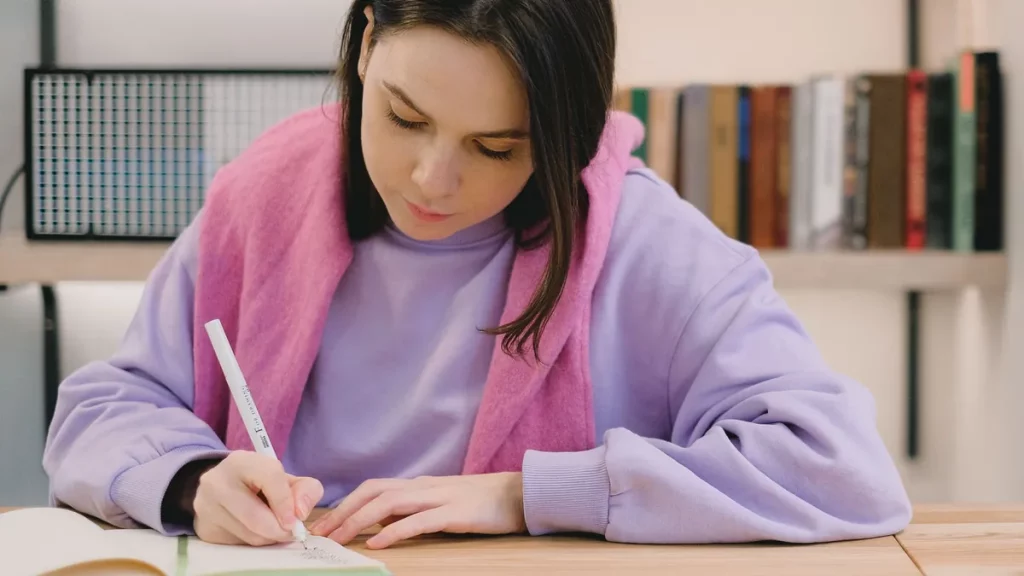 Duolingo ABC أم دروس مباشرة؟ أفضل طريقة للجمع بين القراءة والمحادثة لطفل ما قبل المدرسة