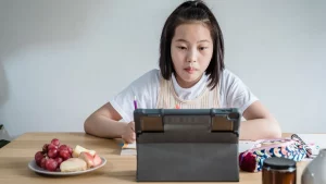 دليل الآباء لاختيار دروس الإنجليزية عبر الإنترنت للأطفال حسب العمر والمستوى