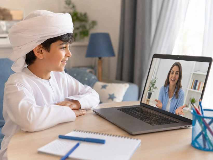 طفل خليجي في حصة إنجليزية مباشرة 1:1 مع معلمة عبر 51Talk